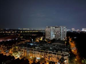 Căn hộ 1PN 1WC sofa phòng khách, ban công rộng, netflix