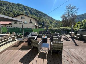 22 - The Old Workshop with fired wood hot tub 