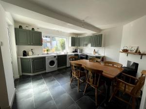 An Teach Bán, homely townhouse