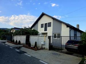 Casa Trandafirilor Calimanesti