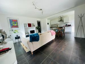 appartement comfortable avec 2 chambres et un jardin