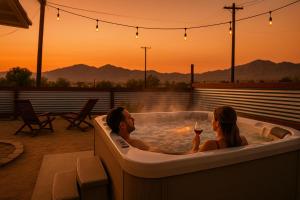 Cozy Desert Hot Tub Stargazing 10 mins to JTNP