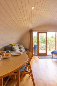 Pod3 - Powys River Pods - Pet Friendly Glamping Pod Builth Wells Powys Wales
