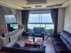 Sea facing apartment 1703 on High Tide Amanzimtoti