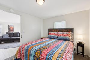 Daves Last Resort-House on the Lake home