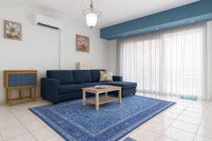 Relaxing in Luxury with view to sea from 4th floor and parking