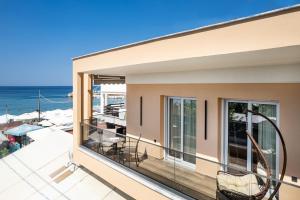 Aqua Velva Luxury Apartment