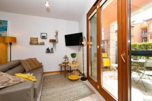 Martin apartment with pool & terrace near center salò & lake Garda