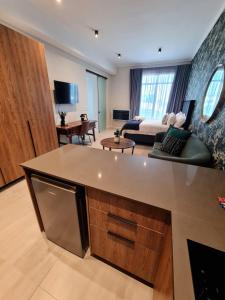 Luxury Menlyn Maine Apartment
