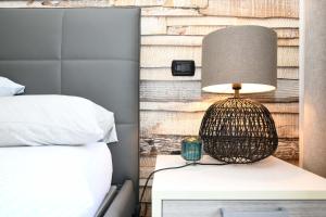 Martin apartment with pool & terrace near center salò & lake Garda