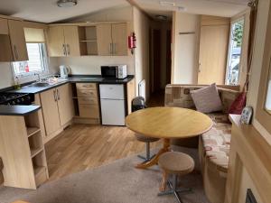 Clarach Bay Escape 3 Bedroom PetFriendly Caravan with Decking Sleeps 6