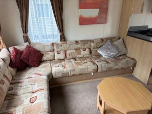 Clarach Bay Escape 3 Bedroom PetFriendly Caravan with Decking Sleeps 6