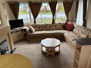 Clarach Bay Escape 3 Bedroom PetFriendly Caravan with Decking Sleeps 6