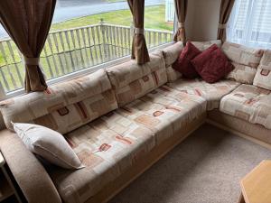 Clarach Bay Escape 3 Bedroom PetFriendly Caravan with Decking Sleeps 6