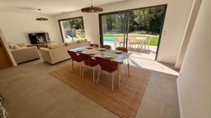 Villas Villa neuve avec piscine : photos des chambres
