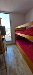 Entre mer azur et collines boisées