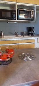 Entre mer azur et collines boisées