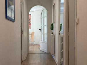 Appartements Lumineux et Cozy - Coeur de Cannes : photos des chambres