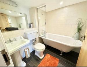 City Stays lovely 3 Bedroom Flat in Canterbury wt cathedral views