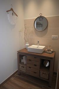 B&B / Chambres d'hotes Aux 3 Forets : Chambre Lit Queen-Size - Vue sur Jardin