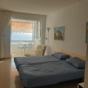 Beautiful oceanfront studio with private parking