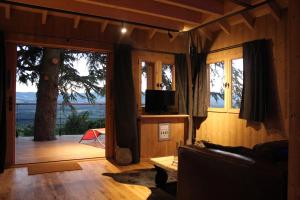 B&B / Chambres d'hotes Domaine des Grands Cedres : Cabane dans les Arbres avec Spa