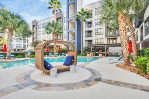 Pool View Kings Beds 2BR Galleria Mall Houston Area