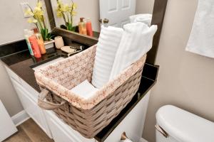 Pool View Kings Beds 2BR Galleria Mall Houston Area