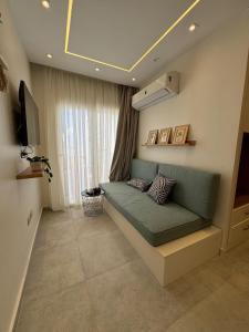 Jefaira Senior Chalet, 4 bedrooms with roof