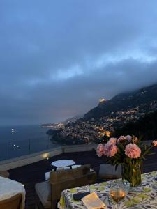 Top Location- Panoramic Villa with Montecarlo Views and Pool
