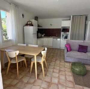 Appartements La Casa Calanquaise - Mer a 250m accessible a pied - T2 Spacieux independant - Terrasse Ombragee : photos des chambres