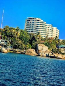 Paschal Safari agent Hakuna matata