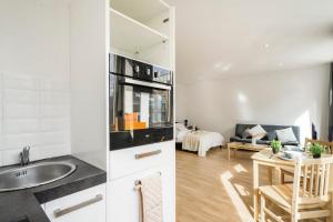 Close to Elstree & BBC Studio Private spacious studio 89