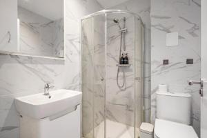 Close to Elstree & BBC Studio Private spacious studio 89