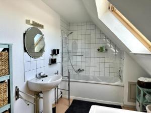 Appartements Loft vintage spacieux - 155 m2 - 4 chambres - Parking, Netflix, Wifi Fibre : photos des chambres