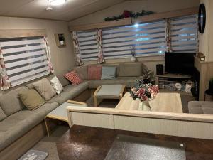 Gold Plus 3 Bed ABI Summer Breeze Modern Caravan with Sea View Pet Friendly