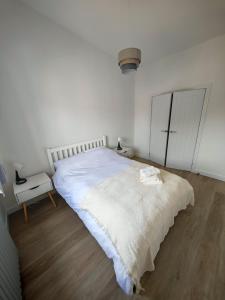 Cozy corner 2 bedroom house