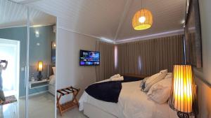 Vista para o mar, Praia e Piscina no Condomínio Búzios Resort Pé na Areia