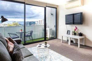 Clarendon Heights - South Melbourne 2 Bedroom w Parking
