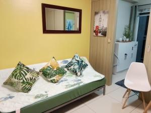 Condo Near MOA, NAIA, PICC, & CCP that is comfy with a view!