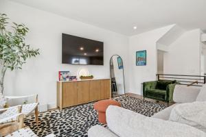 Nashville Townhouse with Rooftop & Modern Comfort