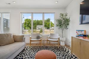 Nashville Townhouse with Rooftop & Modern Comfort