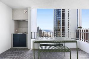 Surfers Paradise Stay with Resort-Style Amenities