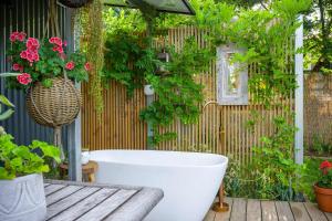 The Secret Garden Alpine Mountain Retreat