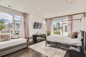 Songbird Suites - Sleeps 16 - Two Rooftops with view