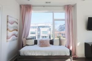 Songbird Suites - Sleeps 16 - Two Rooftops with view