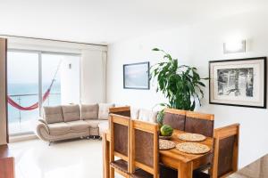 Beachfront Apt with Pool Jacuzzi Sauna Gym Fast WiFi and Air Conditioning