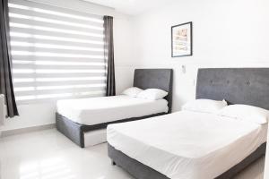 Beachfront Apt with Pool Jacuzzi Sauna Gym Fast WiFi and Air Conditioning