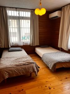 市街地そばの隠れ家2階ワンフロア貸切ステイ 民泊