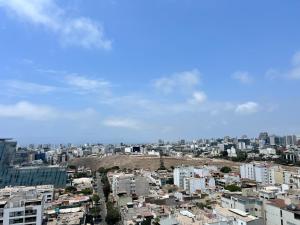 Modern 3BR 2BA Apt with Parking Steps from Kennedy Park, Trendy Cafés & Best Restaurants